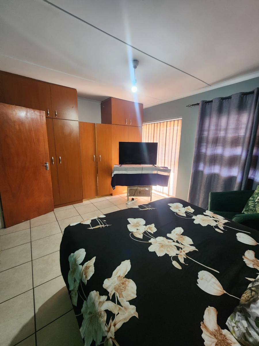 To Let 4 Bedroom Property for Rent in Eikendal Western Cape